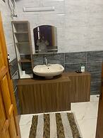 Immaculate 3-bed Apartment sea View