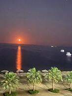 Immaculate 3-bed Apartment sea View