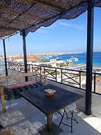 Immaculate 3-bed Apartment sea View