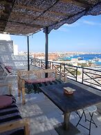 Immaculate 3-bed Apartment sea View