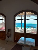 Immaculate 3-bed Apartment sea View