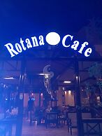 Immaculate 3-bed Apartment sea View