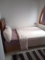 Immaculate 3-bed Apartment sea View