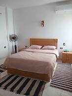 Immaculate 3-bed Apartment sea View