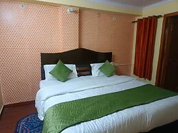 Goroomgo Chand Regency Nainital