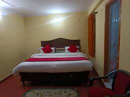 Goroomgo Chand Regency Nainital