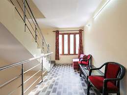 Goroomgo Chand Regency Nainital