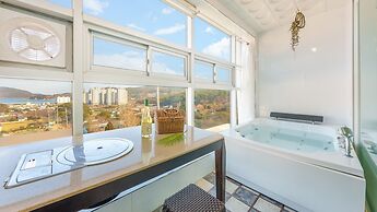 Geoje Forest-morning Spa Pension