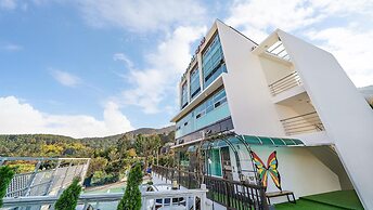 Geoje Forest-morning Spa Pension