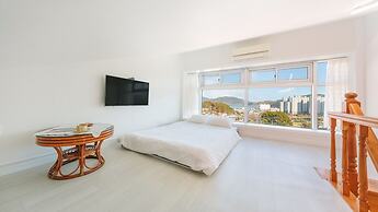 Geoje Forest-morning Spa Pension