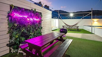 Geoje Forest-morning Spa Pension