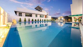 Geoje Forest-morning Spa Pension