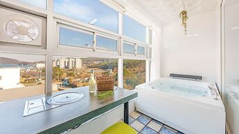 Geoje Forest-morning Spa Pension