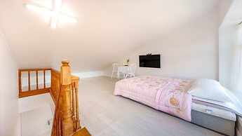 Geoje Forest-morning Spa Pension