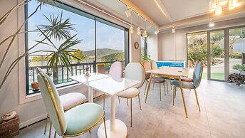 Geoje Forest-morning Spa Pension