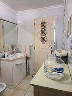 Luzia's Apartment - 2 Bedroom Apartment Sleeps 4