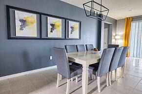 8 Bed Themed Windsor Island Resort Holiday Home 8 Bedroom Home by Reda