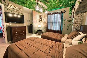 8 Bed Themed Windsor Island Resort Holiday Home 8 Bedroom Home by Reda