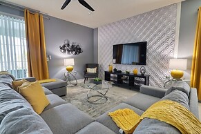 8 Bed Themed Windsor Island Resort Holiday Home 8 Bedroom Home by Reda