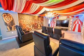 8 Bed Themed Windsor Island Resort Holiday Home 8 Bedroom Home by Reda