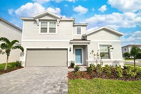 8 Bed Themed Windsor Island Resort Holiday Home 8 Bedroom Home by Reda