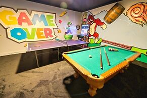 8 Bed Themed Windsor Island Resort Holiday Home 8 Bedroom Home by Reda