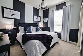 8 Bed Themed Windsor Island Resort Holiday Home 8 Bedroom Home by Reda