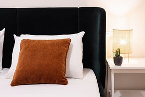 Casa Moderna - Two Bedroom Apartment