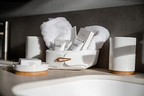 Clounys Hotel & Restaurant