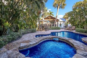 Shady Mango 2 Bedroom Home by RedAwning