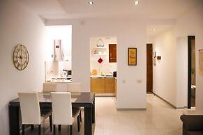 Peaceful Home With hot tub and 2 Communal Pools