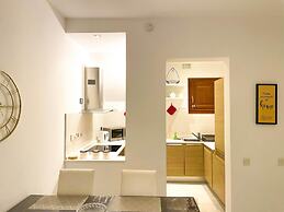 Peaceful Home With hot tub and 2 Communal Pools