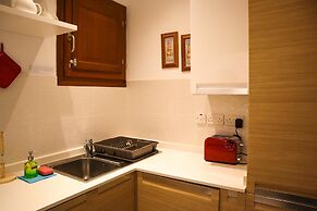 Peaceful Home With hot tub and 2 Communal Pools