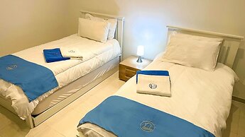 Peaceful Home With hot tub and 2 Communal Pools