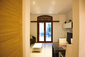 Peaceful Home With hot tub and 2 Communal Pools