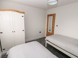 Lunaroxx, 6 Meadow Gardens, Kilgetty