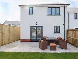 Lunaroxx, 6 Meadow Gardens, Kilgetty