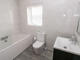 Lunaroxx, 6 Meadow Gardens, Kilgetty