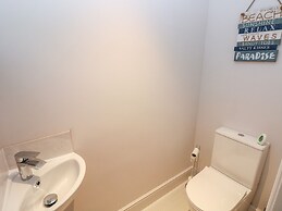 Lunaroxx, 6 Meadow Gardens, Kilgetty