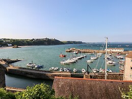 Lunaroxx, 6 Meadow Gardens, Kilgetty