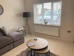 Lunaroxx, 6 Meadow Gardens, Kilgetty