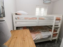 Lunaroxx, 6 Meadow Gardens, Kilgetty