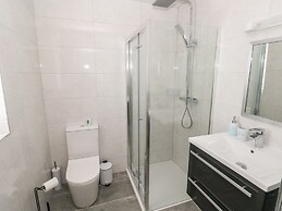 Lunaroxx, 6 Meadow Gardens, Kilgetty