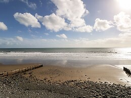 Lunaroxx, 6 Meadow Gardens, Kilgetty