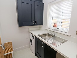 Lunaroxx, 6 Meadow Gardens, Kilgetty