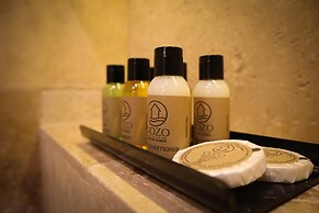 Comfortable Home With hot tub and Communal Pool