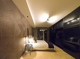 Comfortable Home With hot tub and Communal Pool