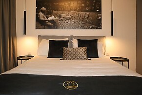 Comfortable Home With hot tub and Communal Pool