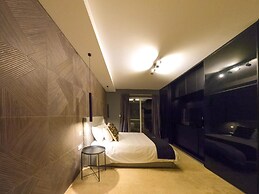 Comfortable Home With hot tub and Communal Pool