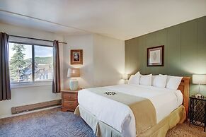 2BR/2BA Condo on Shuttle Route - Wild Irishman 1015 - Pool & more!